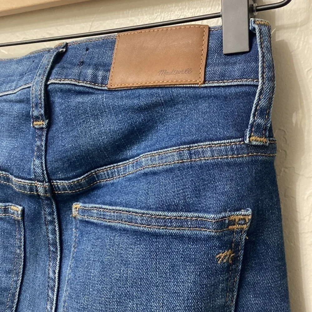 Madewell 10” high rise skinny raw hem jeans size 25.